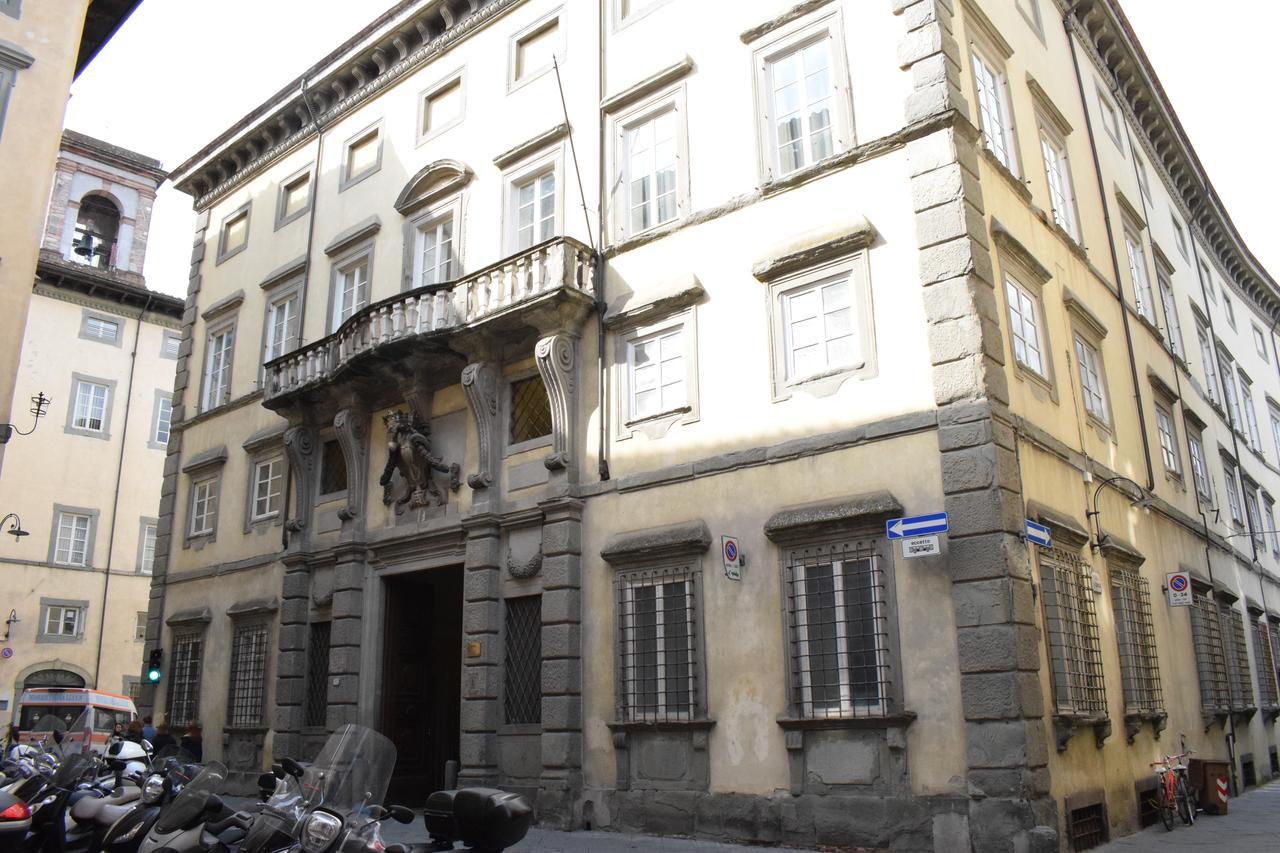 Palazzo Tucci Apartments Lucques Extérieur photo