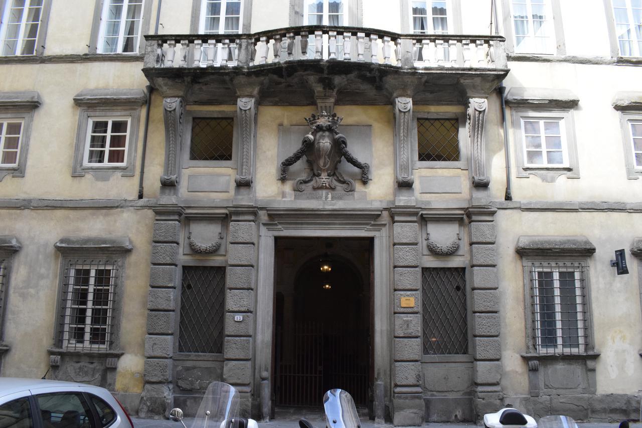Palazzo Tucci Apartments Lucques Extérieur photo